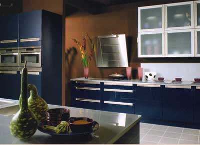 Niebieskie kuchnie. fot.: violetdesigns.co.uk