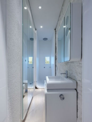 Wąska łazienka, fot.: Simone Architectural Hero